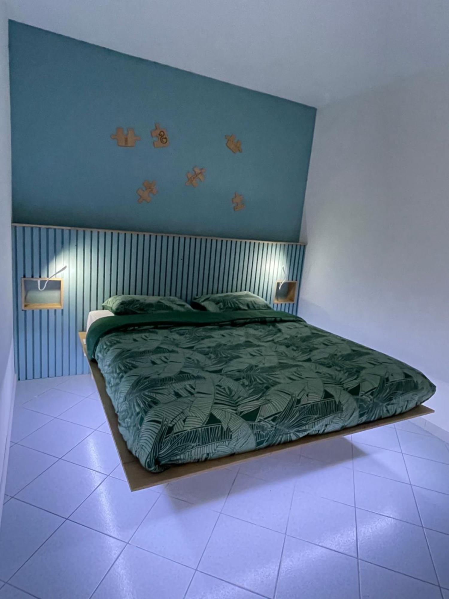 The Ugly Duckling Apartment Dormelletto Eksteriør billede